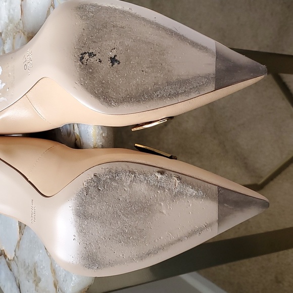 🌟 Stuart Weitzman Stanton Nude Gold Bow Pump - Picture 9 of 13